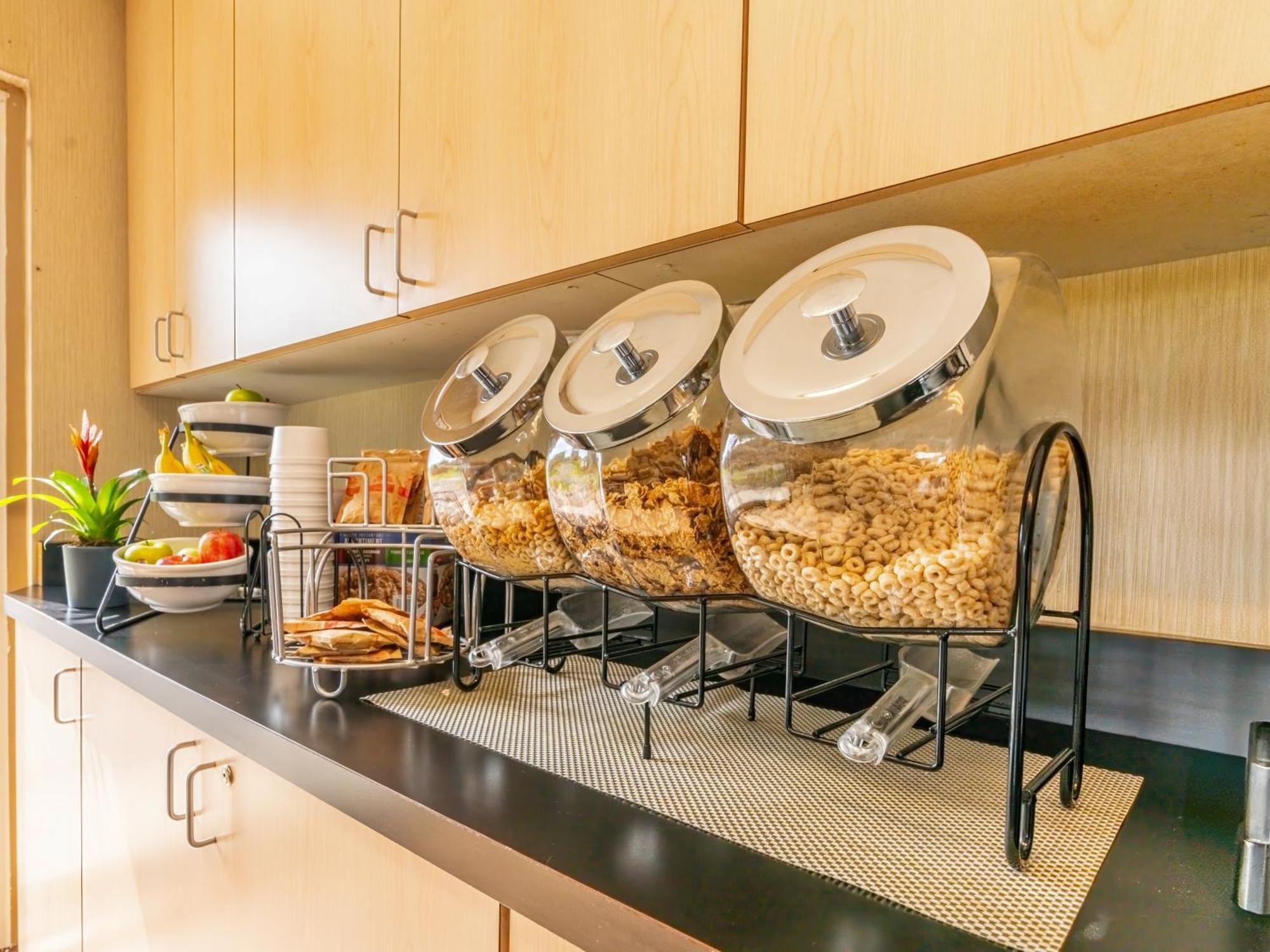موتيل Ramada By Wyndham كينفستون المظهر الخارجي الصورة