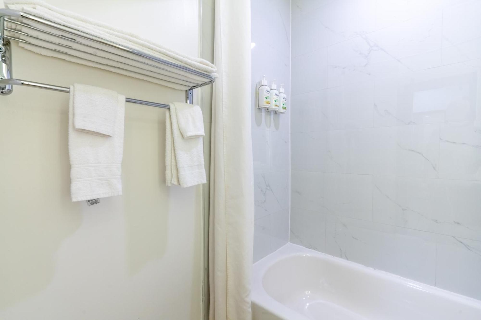 موتيل Ramada By Wyndham كينفستون المظهر الخارجي الصورة