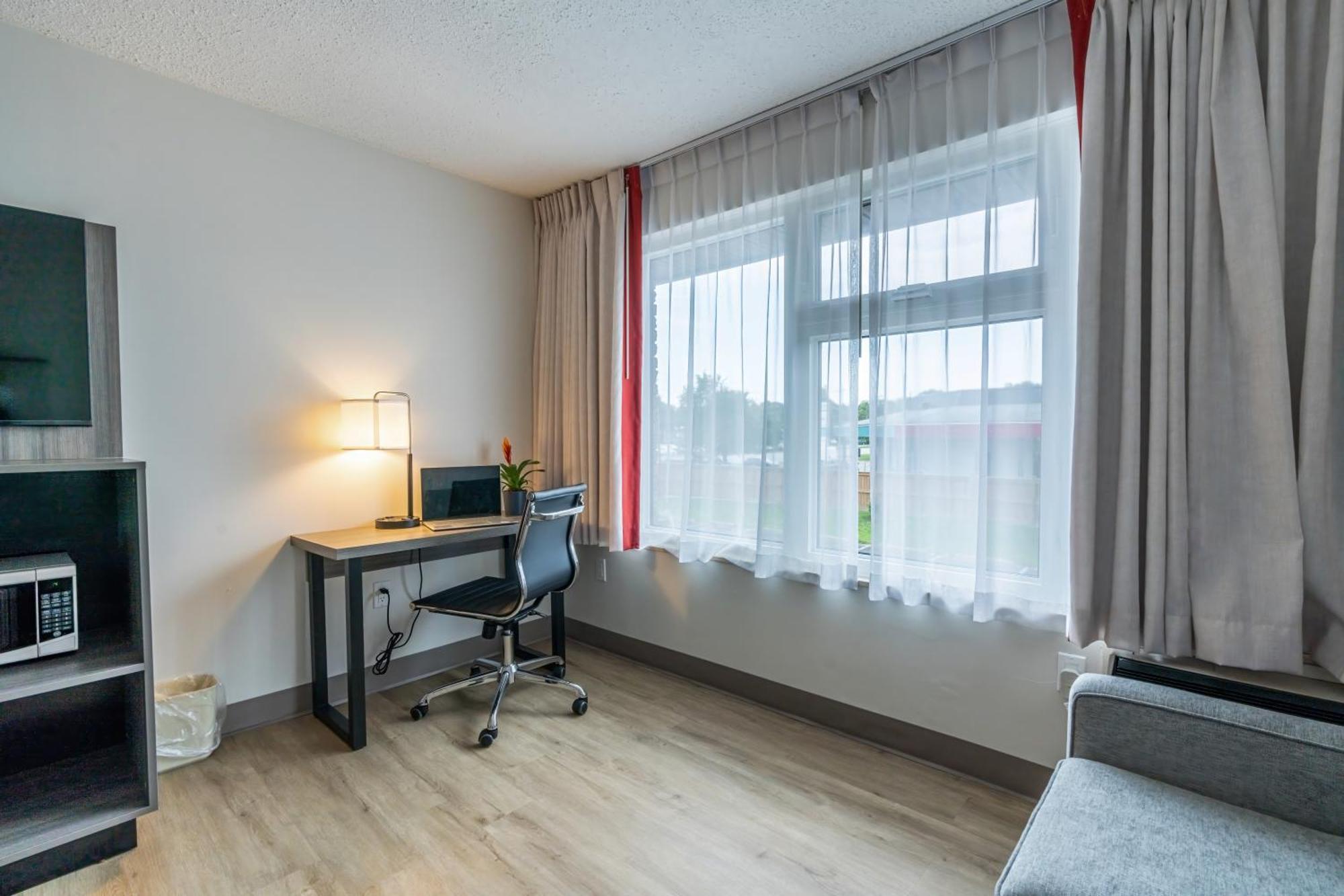 موتيل Ramada By Wyndham كينفستون المظهر الخارجي الصورة