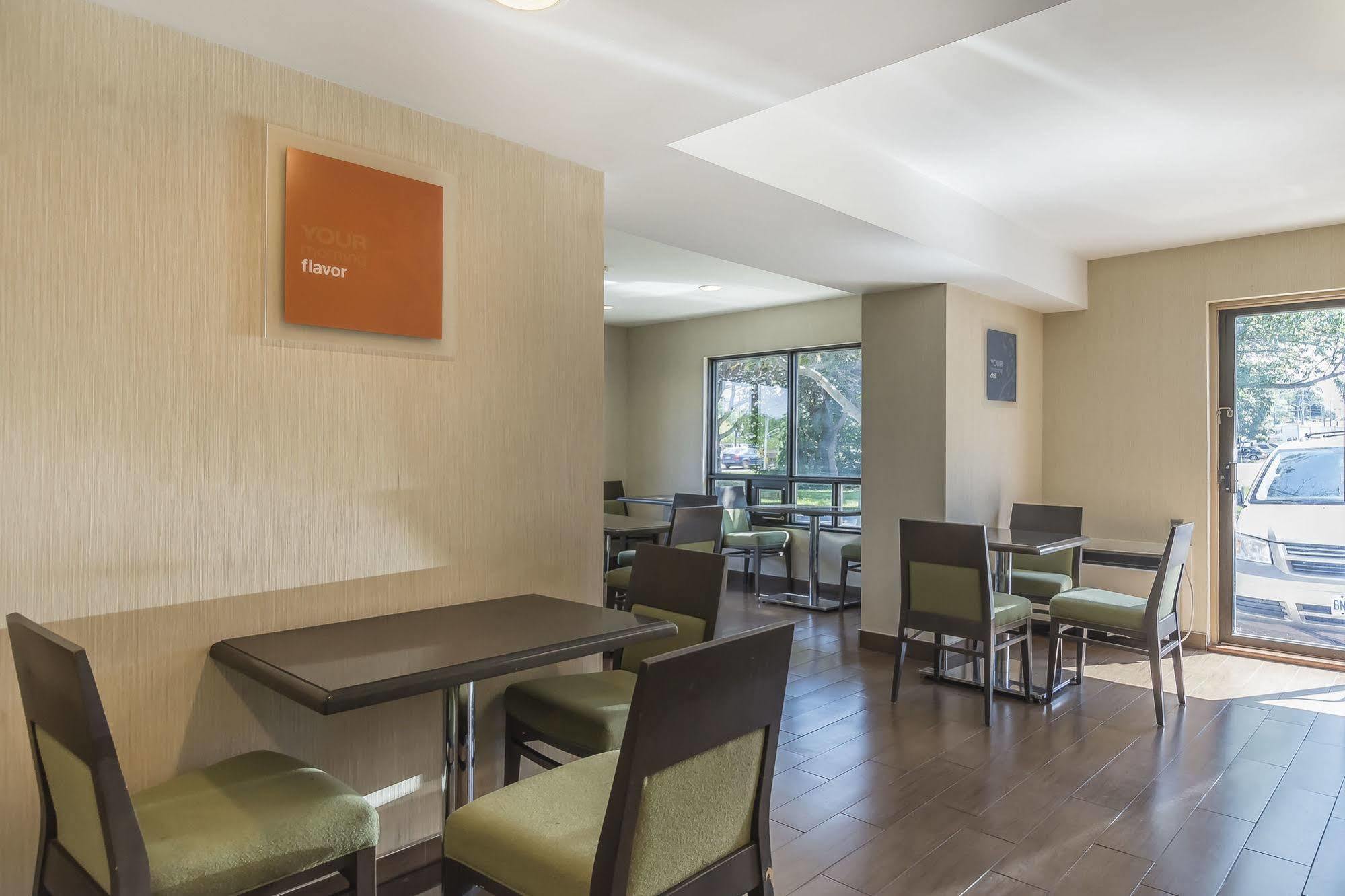 موتيل Ramada By Wyndham كينفستون المظهر الخارجي الصورة